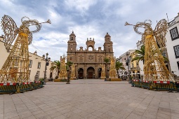St. Anne's Cathedral, located in the Vegueta neighborhood (Las Palmas de Gran Canaria), during the Christmas season St. Anne's Cathedral, located in the Vegueta neighborhood (Las Palmas de Gran Canaria), during the Christmas season