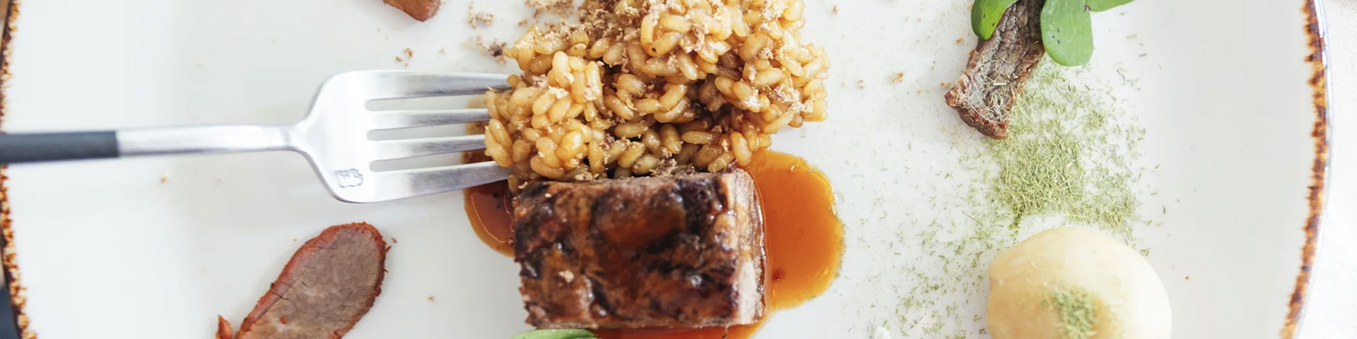 Muxgo Restaurant, led by chef Borja Marrero, holds a Michelin Star and a Green Star, and is set in the luxurious Santa Catalina Royal Hideaway hotel