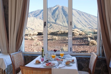 Parador de Las Cañadas del Teide (Tenerife, Kanariansaaret) tarjoaa aamiaisen vertaansa vailla olevien näkymien kera tulivuorelle @ Paradores de Turismo Parador de Las Cañadas del Teide (Tenerife, Kanariansaaret) tarjoaa aamiaisen vertaansa vailla olevien näkymien kera tulivuorelle @ Paradores de Turismo