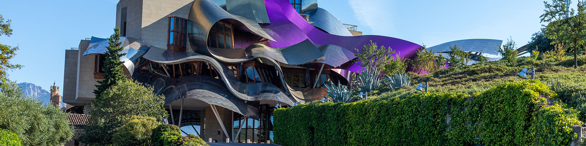 Entrada principal a las bodegas de Marqués de Riscal (Rioja Alavesa)