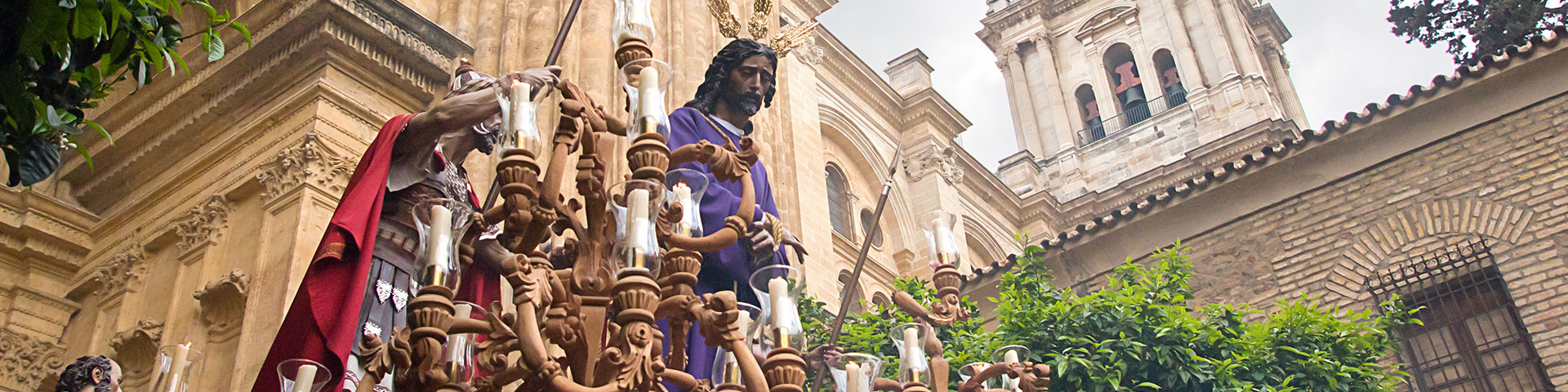 Procesión de la Hermandad del Dulce Nombre durante la Semana Santa de Málaga