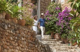 Valldemossa resume la relación entre paisaje, patrimonio y vida local que define a la Sierra de Tramontana Valldemossa resume la relación entre paisaje, patrimonio y vida local que define a la Sierra de Tramontana