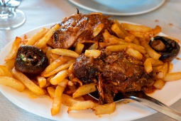 Ternasco de Aragón (PGI) is one of the most emblematic dishes of Aragonese cuisine and is usually prepared roasted the traditional way and served with potatoes