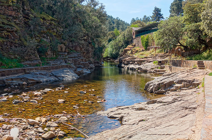 Naturlig svømmeplads ved floden Ladrillar (Las Hurdes, Extremadura)