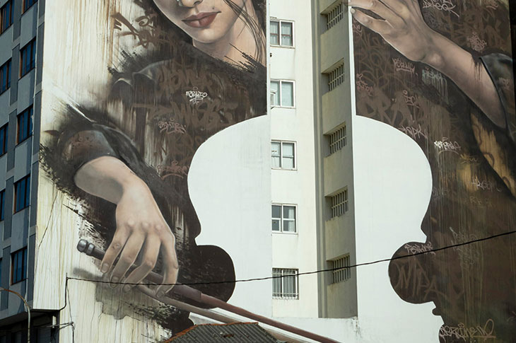 La violonchelista de Sfhir (A Coruña) se ha erigido como un emblemático ejemplo de cómo el arte puede embellecer el espacio público y crear conexiones profundas con la comunidad La violonchelista de Sfhir (A Coruña) se ha erigido como un emblemático ejemplo de cómo el arte puede embellecer el espacio público y crear conexiones profundas con la comunidad
