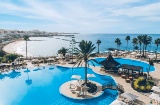 Costa Adeje reúne algunos de los hoteles de cinco estrellas más lujosos, con régimen de todo incluido y acceso directo a la playa Costa Adeje reúne algunos de los hoteles de cinco estrellas más lujosos, con régimen de todo incluido y acceso directo a la playa