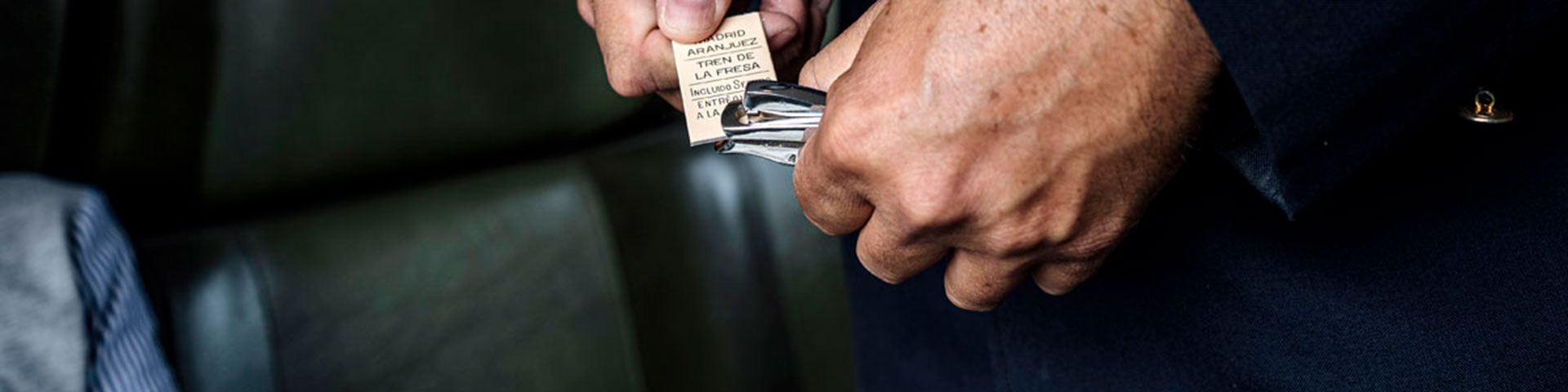 El Tren de la Fresa recupera la esencia de los antiguos desplazamientos ferroviarios en España mediante un convoy único