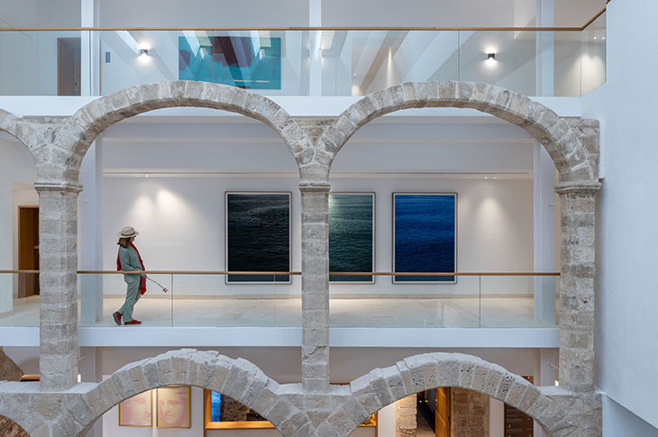 Historische Mauern und zeitgenössische Architektur koexistieren im neuen Parador de Ibiza