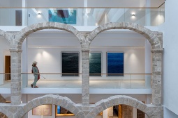 Murallas históricas y arquitectura contemporánea conviven en el nuevo Parador de Ibiza