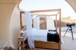 The bubbles of Zielo Las Beatas have 20 square metres and telescopes to contemplate the sky