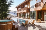 The outdoor pool and circular jacuzzi offer up the dream refuge after a day of adventures on the slopes The outdoor pool and circular jacuzzi offer up the dream refuge after a day of adventures on the slopes
