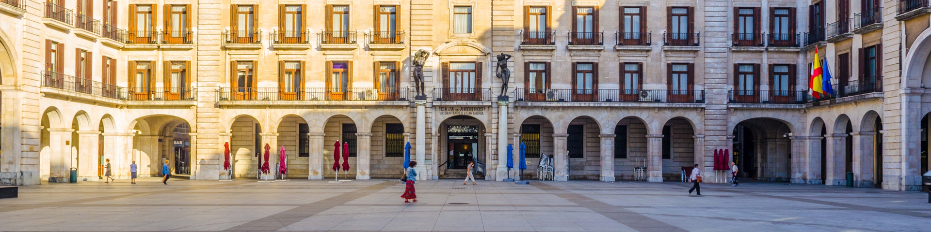 Vista de la Plaza Porticada de Santander, uno de los espacios más representativos del centro de la ciudad.