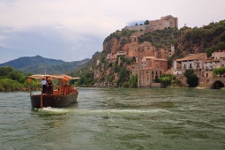 La ruta Terres de l'Ebre transcurre por la comarca de La Ribera d'Ebre y una parte del Baix Ebre, visitando cuatro pueblos donde se concentran los diferentes proyectos agrícolas y ganaderos La ruta Terres de l'Ebre transcurre por la comarca de La Ribera d'Ebre y una parte del Baix Ebre, visitando cuatro pueblos donde se concentran los diferentes proyectos agrícolas y ganaderos