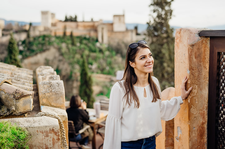 Die Alhambra in Granada war das erste spanische Denkmal, das zum UNESCO-Weltkulturerbe erklärt wurde (1984) Die Alhambra in Granada war das erste spanische Denkmal, das zum UNESCO-Weltkulturerbe erklärt wurde (1984)