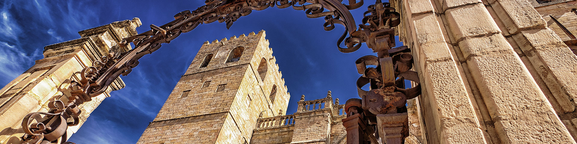 Santa María de Sigüenza Cathedral (Guadalajara), built in the Romanesque and Gothic style in the 12th century