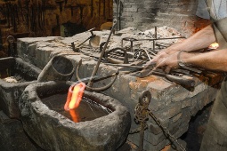 El Pobal, sinds 2004 open voor het publiek, is een levend museum van twee van de belangrijkste pre-industriële activiteiten in Bizkaia: ijzerproductie en molenbouw El Pobal, sinds 2004 open voor het publiek, is een levend museum van twee van de belangrijkste pre-industriële activiteiten in Bizkaia: ijzerproductie en molenbouw