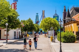 Parque Warner amazes with a new Stunt Show production and a restaurant that expands the park’s gastronomic offer