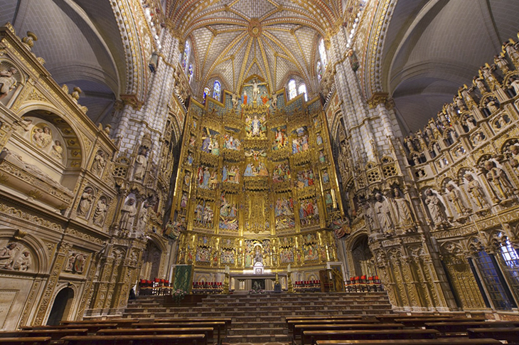 Sua planta de cinco naves, o transepto, o deambulatório e as capelas refletem uma arquitetura luminosa e profundamente castelhana © Turismo de Toledo Sua planta de cinco naves, o transepto, o deambulatório e as capelas refletem uma arquitetura luminosa e profundamente castelhana © Turismo de Toledo