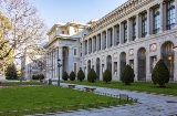 Fachada del Museo Nacional del Prado, una de las tres grandes pinacotecas del Paseo del Arte de Madrid, integrado en el Paisaje de la Luz y visitable junto al Thyssen-Bornemisza y el Reina Sofía con un único abono. Fachada del Museo Nacional del Prado, una de las tres grandes pinacotecas del Paseo del Arte de Madrid, integrado en el Paisaje de la Luz y visitable junto al Thyssen-Bornemisza y el Reina Sofía con un único abono.