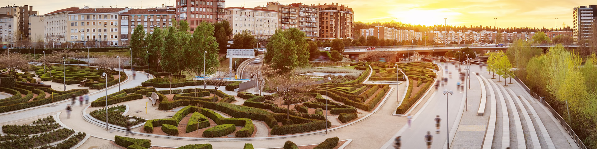 Panoramic view of Madrid Río park, a vast recreational area alongside the Manzanares River that has restored its biodiversity and is equipped with cultural and leisure facilities