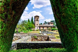 Il Parador de Granada è un convento costruito dai Re Cattolici su un antico palazzo nazarí Il Parador de Granada è un convento costruito dai Re Cattolici su un antico palazzo nazarí