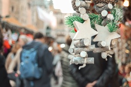 A Feira de Santa Llúcia é um mercado de Natal que é montado todos os anos perto da Catedral de Barcelona © Shutterstock