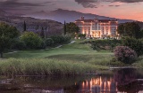 Anantara Villa Padierna ligger i Benahavís (Marbella) og skiller sig ud som et af de førende hoteller på Costa del Sol, kendt for sine fantastiske suiter og villaer, tre golfbaner og en af Málagas mest sofistikerede madoplevelser