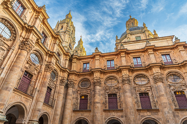 Salamankas Pontifikālās Universitātes slavenā klostera attēls © Shutterstock