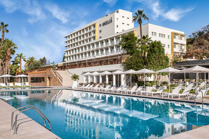 Meliá Lloret de Mar, reaberto em 2024 como hotel cinco estrelas, possui 11 salas para a realização de eventos e 50.000 m2 de jardins Meliá Lloret de Mar, reaberto em 2024 como hotel cinco estrelas, possui 11 salas para a realização de eventos e 50.000 m2 de jardins