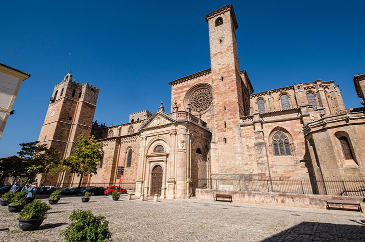 Cathedral of Santa María la Mayor in Sigüenza (Guadalajara). Construction began in the 12th century at the behest of the first bishop and lord of Sigüenza Cathedral of Santa María la Mayor in Sigüenza (Guadalajara). Construction began in the 12th century at the behest of the first bishop and lord of Sigüenza