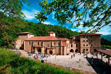 El Monasterio de Santo Toribio de Liébana es uno de los cinco lugares santos del cristianismo