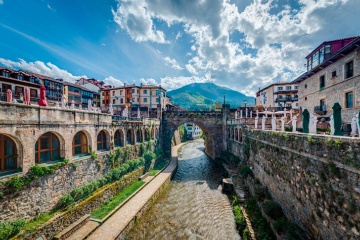 Potes es uno de los enclaves turísticos más interesantes de la comarca de Liébana (Cantabria, España)