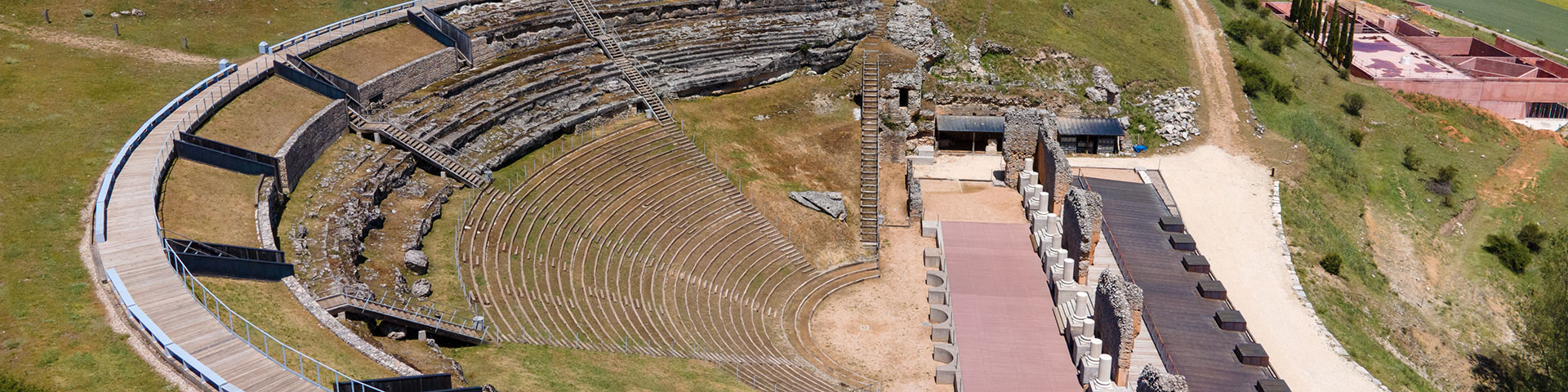 Durante el verano, el teatro romano de Clunia Sulpicia acoge festivales y actividades culturales