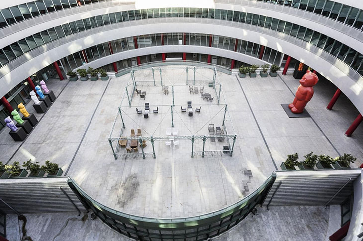 IFEMA Madrid perustettiin vuonna 1980, ja yli neljä miljoonaa ihmistä kulkee vuosittain messupaikan © läpi IFEMA Madrid IFEMA Madrid perustettiin vuonna 1980, ja yli neljä miljoonaa ihmistä kulkee vuosittain messupaikan © läpi IFEMA Madrid