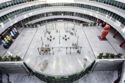 IFEMA Madrid perustettiin vuonna 1980, ja yli neljä miljoonaa ihmistä kulkee vuosittain messupaikan © läpi IFEMA Madrid