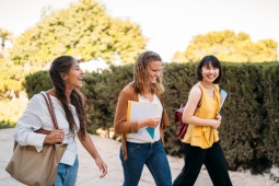 Les étudiants étrangers choisissent l’Espagne pour la qualité de son enseignement, sa diversité linguistique et son offre culturelle et sociale