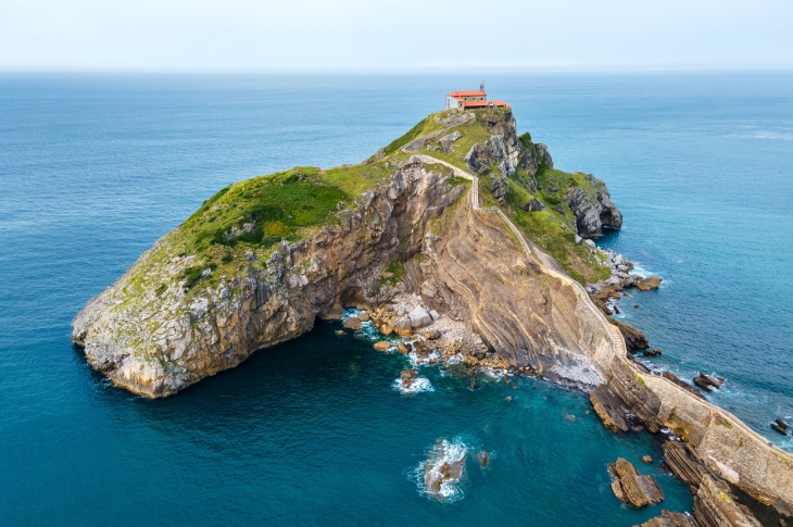 La beauté de San Juan de Gaztelugatxe a impressionné les créateurs de la série Game of Thrones, qui l'ont choisie pour représenter la forteresse de Rocadragon La beauté de San Juan de Gaztelugatxe a impressionné les créateurs de la série Game of Thrones, qui l'ont choisie pour représenter la forteresse de Rocadragon