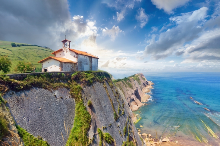 La chapelle de San Telmo à Zumaia est l’un des décors emblématiques du film Ocho Apellidos Vascos La chapelle de San Telmo à Zumaia est l’un des décors emblématiques du film Ocho Apellidos Vascos