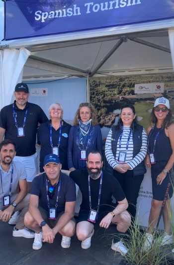 El equipo de la OET y representantes de los destinos