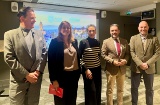 De izda a decha: Sr. Santi García-Dils de la Vega, Director de Turismo de Lujo, Cruceros y LGBT de Sevilla; Sra. Angie Moreno Ramón, Vicealcaldesa y Concejala de Turismo y Cultura de Sevilla; Sra. Milagros Montes, Consejera de la Oficina de Turismo Española en Estocolmo; Sr. Jacobo Florido Gómez, Vicealcalde y Concejal de Turismo y Promoción Urbana, y Recursos Humanos de Málaga; Sr. Jonathan Gómez Punzón, Director General de Turismo de Málaga De izda a decha: Sr. Santi García-Dils de la Vega, Director de Turismo de Lujo, Cruceros y LGBT de Sevilla; Sra. Angie Moreno Ramón, Vicealcaldesa y Concejala de Turismo y Cultura de Sevilla; Sra. Milagros Montes, Consejera de la Oficina de Turismo Española en Estocolmo; Sr. Jacobo Florido Gómez, Vicealcalde y Concejal de Turismo y Promoción Urbana, y Recursos Humanos de Málaga; Sr. Jonathan Gómez Punzón, Director General de Turismo de Málaga