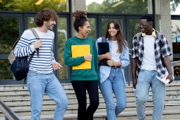 Under det senaste decenniet har antalet studenter kopplade till sektorn ökat med 42,5%, vilket bekräftar spanskans expansion som internationellt språk och Spaniens attraktionskraft som utbildningsdestination.