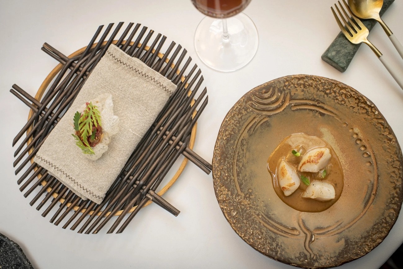 öket som Lucía Freitas erbjuder på A Tafona (Santiago) bygger på säsongsanpassade råvaror och lokala ingredienser, djupt förankrat i Galicien, kusten och regionens odlingar