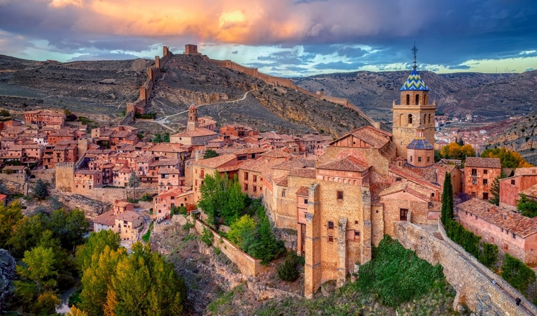 Albarracín, en av byarna i nätverket Spaniens vackraste byar och en viktig del av den östra rutten 2025 Albarracín, en av byarna i nätverket Spaniens vackraste byar och en viktig del av den östra rutten 2025