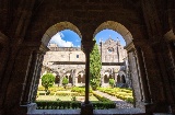 Blick auf den beeindruckenden Kreuzgang und die Gärten der Kathedrale Santa María in Tui, Pontevedra (Galicien) Blick auf den beeindruckenden Kreuzgang und die Gärten der Kathedrale Santa María in Tui, Pontevedra (Galicien)