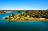 Der Naturpark Lagunas de Ruidera besteht aus dem Peñarroya-Stausee und fünfzehn Lagunen, darunter die Lagune Conceja (im Bild) Der Naturpark Lagunas de Ruidera besteht aus dem Peñarroya-Stausee und fünfzehn Lagunen, darunter die Lagune Conceja (im Bild)