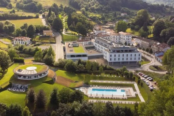 Luftaufnahme des Gran Hotel Las Caldas 5* by Blau Hotels in Oviedo, Asturien