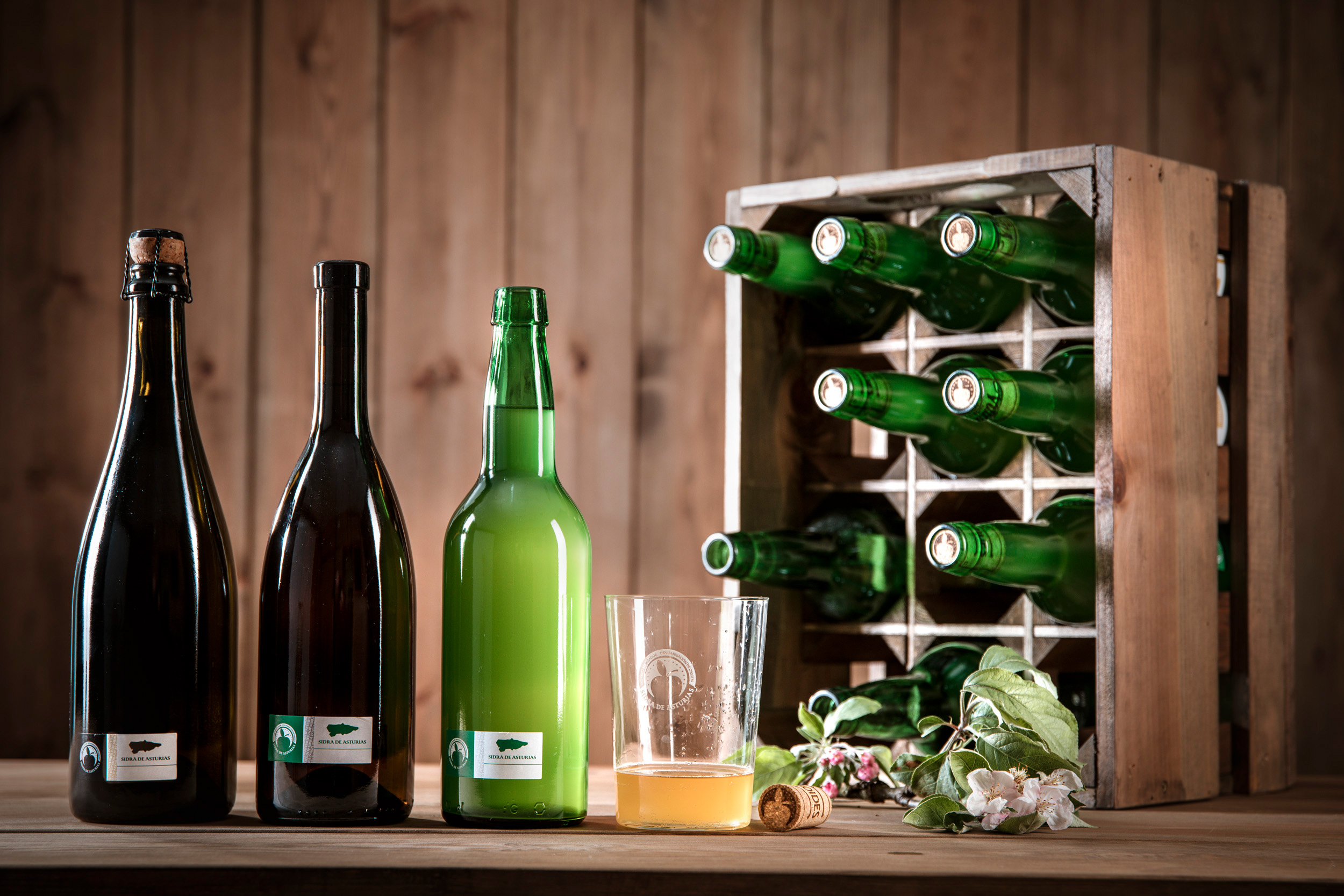 Naturbelassene Apfelweine aus 100 % asturischen Äpfeln Naturbelassene Apfelweine aus 100 % asturischen Äpfeln