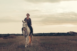 Reitausflüge sind eine der besten Möglichkeiten, die Natur des Landes zu erkunden