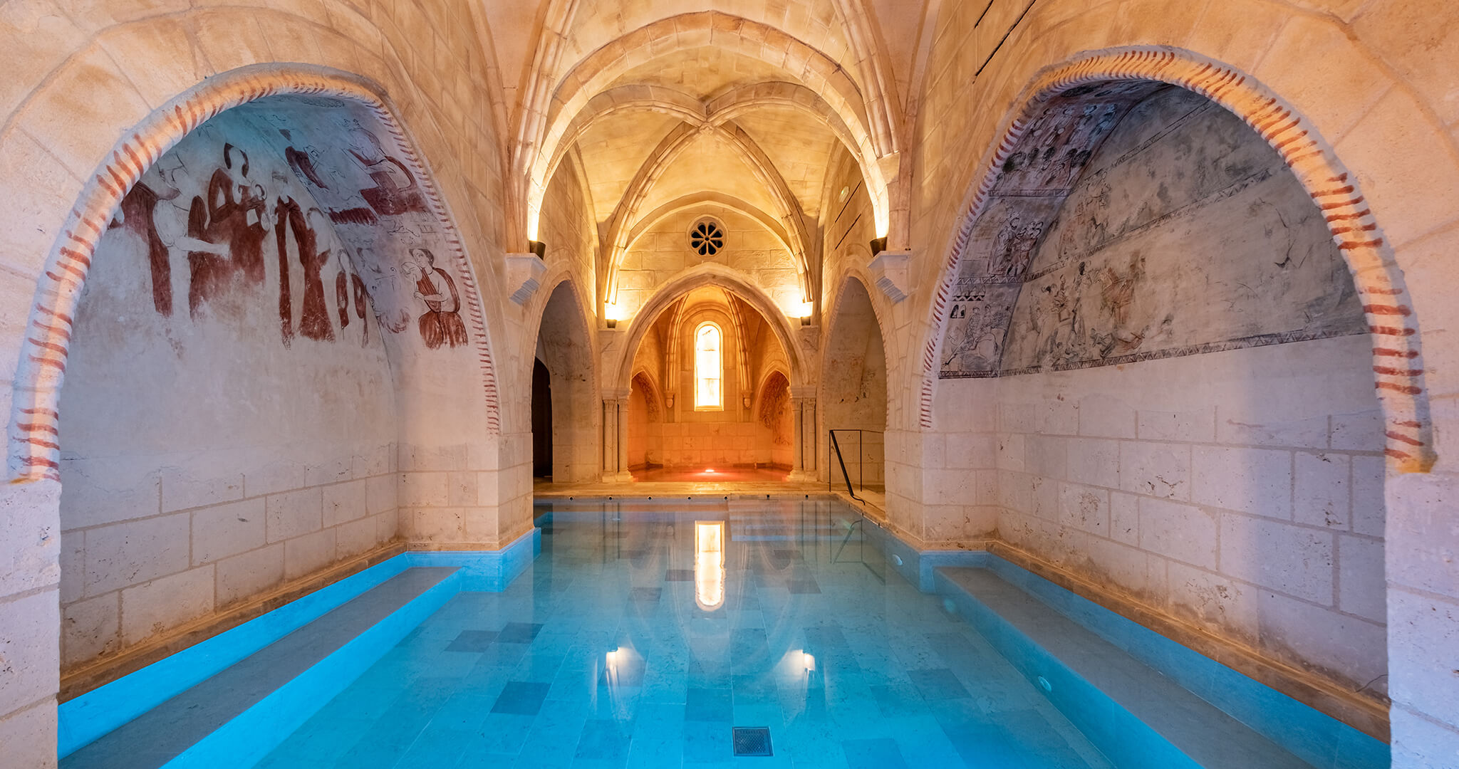 Castilla Termal Monasterio de Valbuena ist ein Fünf-Sterne-Hotel, das sich in einem Kloster aus dem zwölften Jahrhundert im Herzen der Ribera del Duero befindet Im Bild ist der Rundgang der Kontraste in der Kapelle San Pedro Castilla Termal Monasterio de Valbuena ist ein Fünf-Sterne-Hotel, das sich in einem Kloster aus dem zwölften Jahrhundert im Herzen der Ribera del Duero befindet Im Bild ist der Rundgang der Kontraste in der Kapelle San Pedro