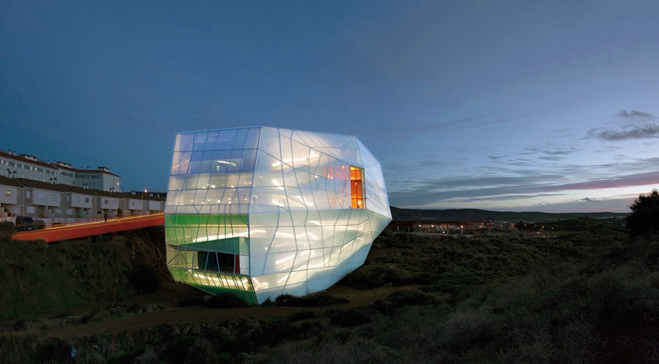 Außenansicht des avantgardistischen Kongresszentrums von Plasencia Außenansicht des avantgardistischen Kongresszentrums von Plasencia